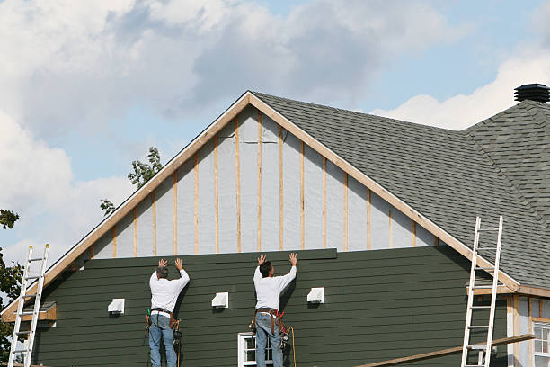 Professional Siding technician working in Bethel, NC